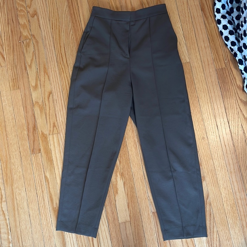 Babaton Aritizia cropped olive green trouser in size 0